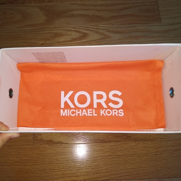 MICHEAL KORS Natural Gold Capri Flats - Picture 6 of 13